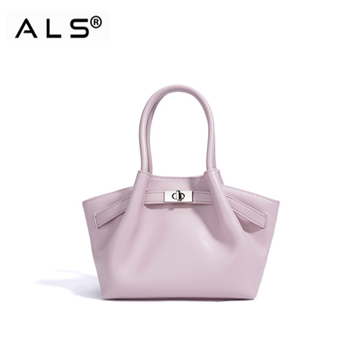 Adorable bolso de mano de piel color morado claro con detalles metálicos