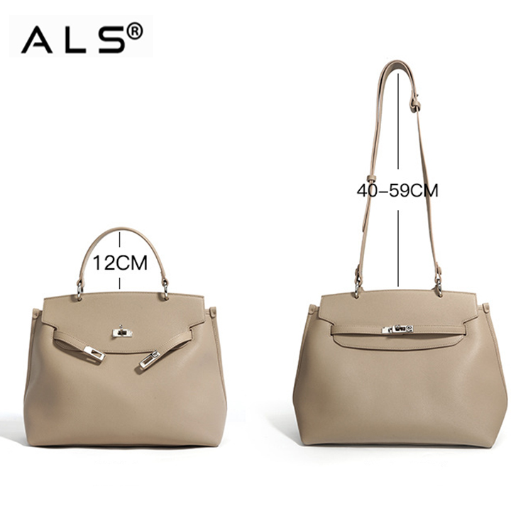 Elegante bolso tote de piel beige con herrajes metálicos