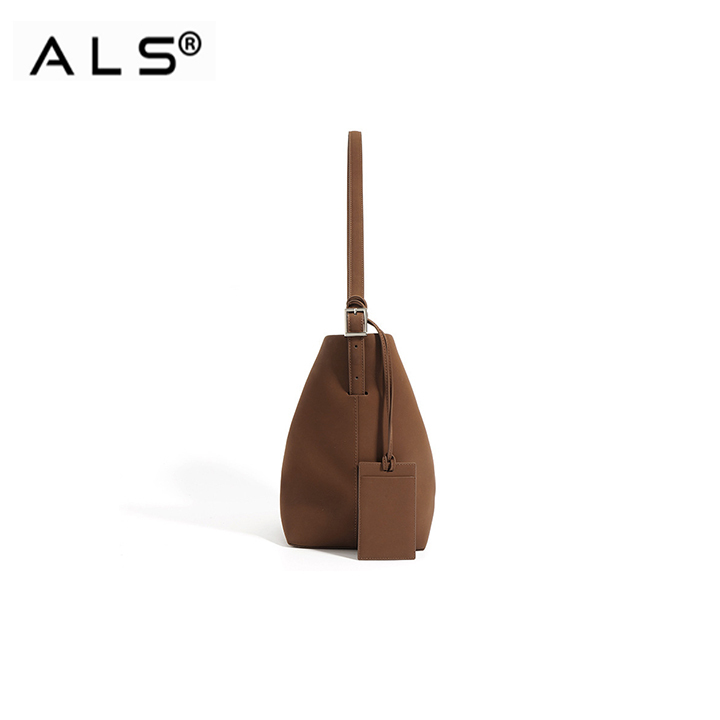 Túi da Bucket có thẻ có thể tháo rời