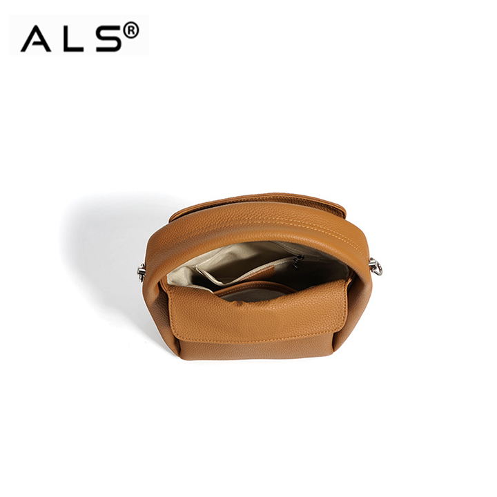 Bolso de mano de cuero con correa ajustable