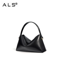 حقيبة يد جلدية أنيقة باللون البني مع حزام قابل للتعديل