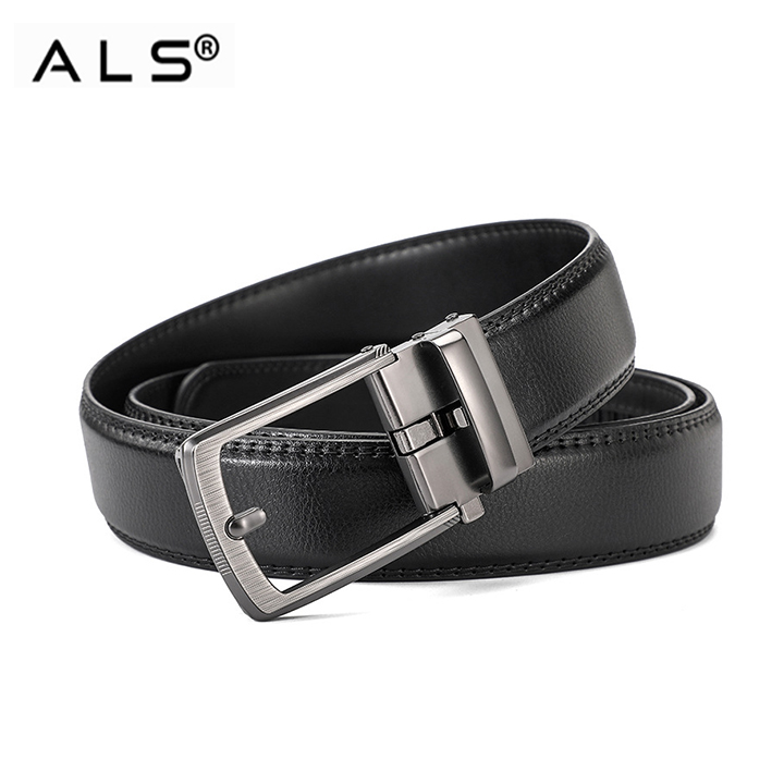 Cinturón clásico de cuero negro con hebilla de metal