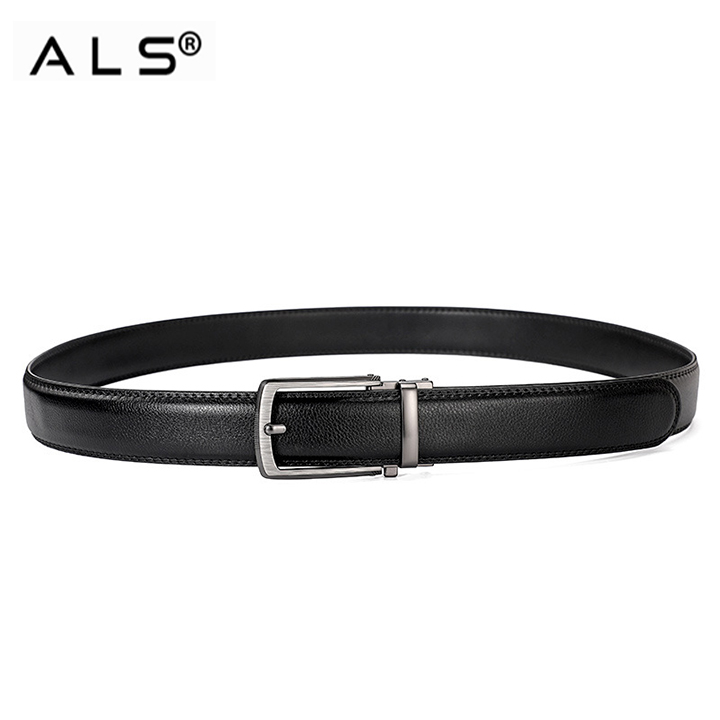 Cinturón clásico de cuero negro con hebilla de metal