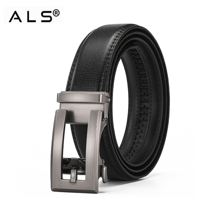 Cinturón elegante de cuero negro con hebilla metálica resistente