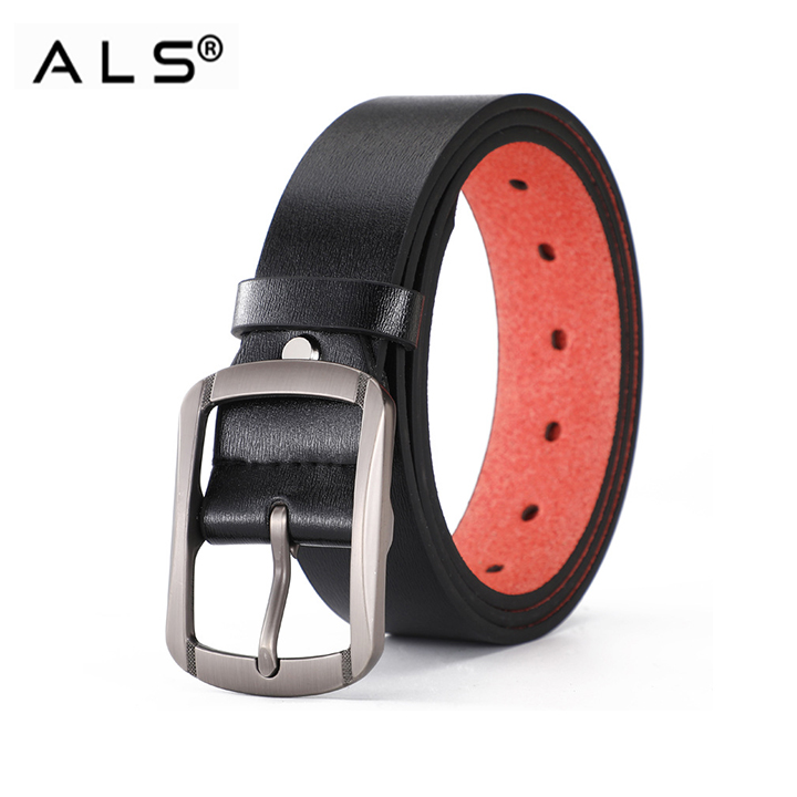 Cinturón de cuero elegante con hebilla de metal