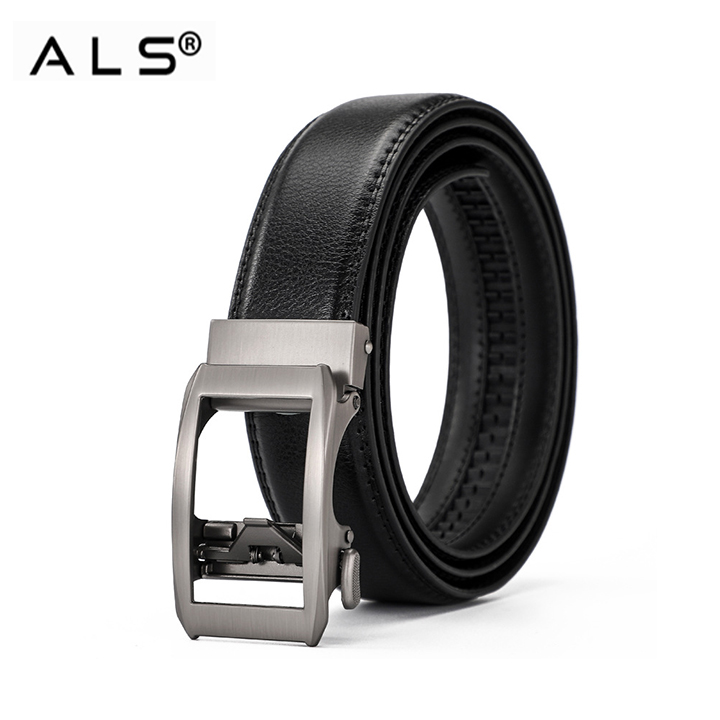 Elegante cinturón de cuero negro con moderna hebilla automática de metal.