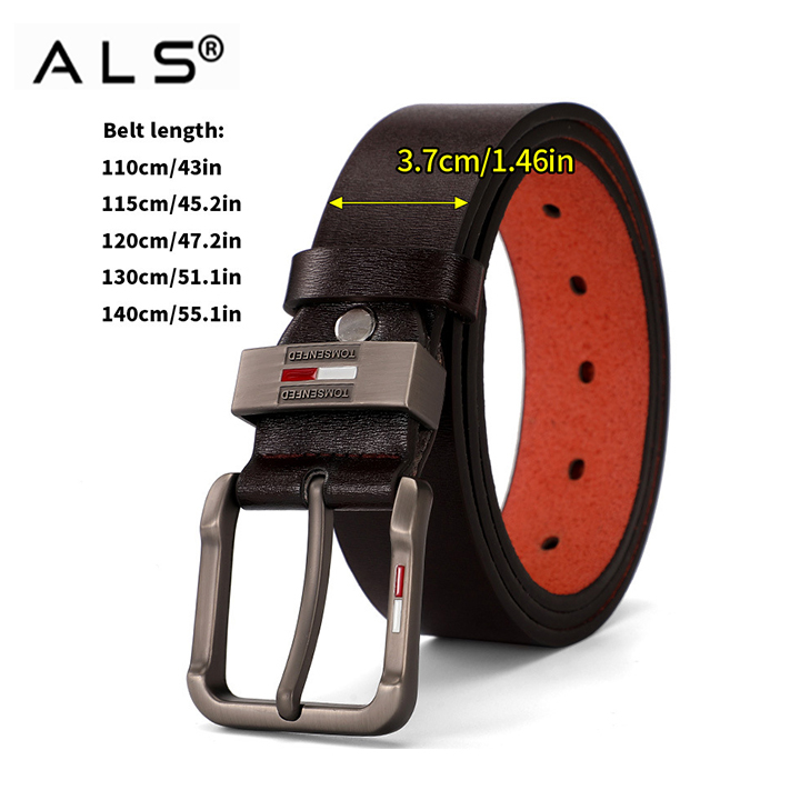 スタイリッシュなブラウンレザーベルト。内側はレッドのコントラストが映える