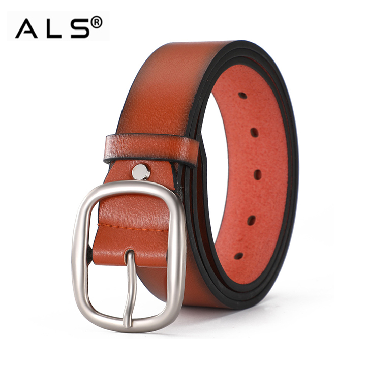 Cinturón clásico de cuero negro con interior rojo en contraste