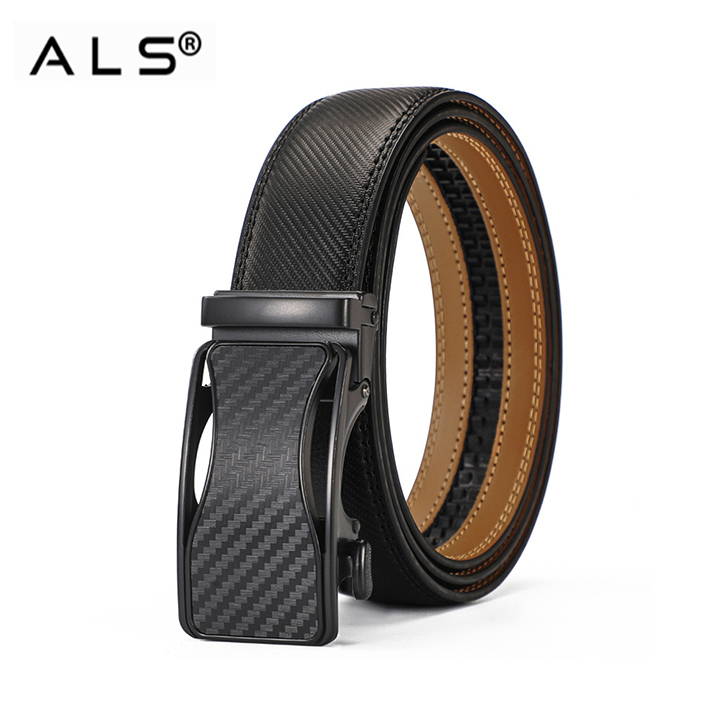 Ceinture en cuir noir élégant avec boucle automatique, aspect carbone