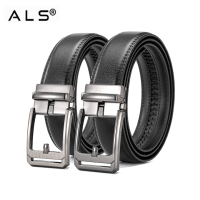 モダンなブラックレザーベルト