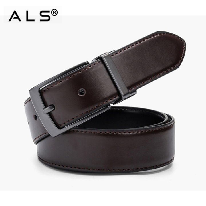 Cinturón de cuero multicolor con hebillas negras modernas