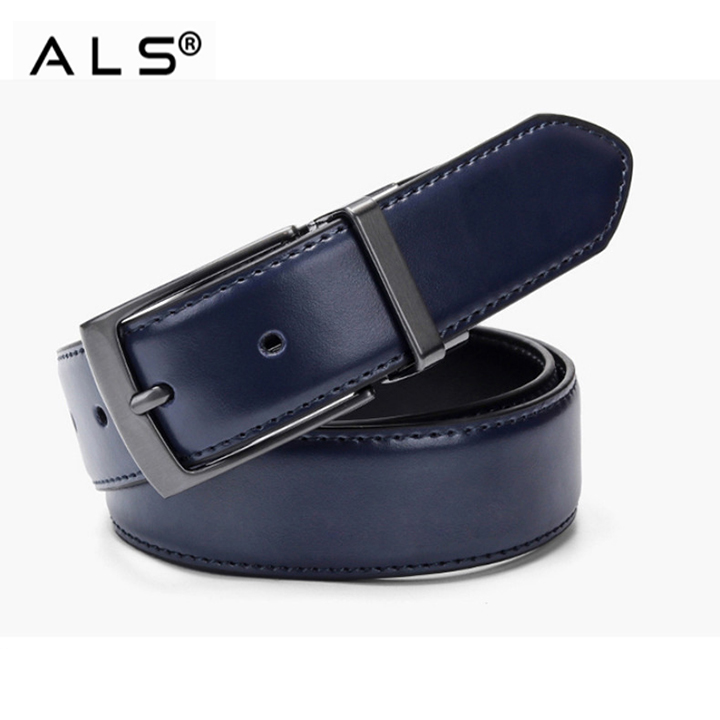 Cinturón de cuero multicolor con hebillas negras modernas