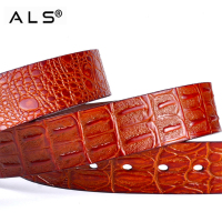 Trendiger schwarzer Gürtel aus Leder mit Krokodilstruktur für einen auffälligen Look