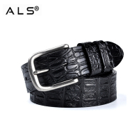 Trendiger schwarzer Gürtel aus Leder mit Krokodilstruktur für einen auffälligen Look