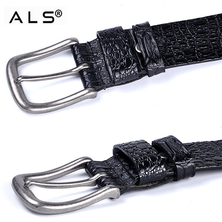 Trendiger schwarzer Gürtel aus Leder mit Krokodilstruktur für einen auffälligen Look