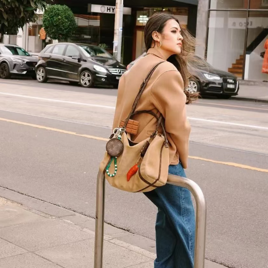 leather tote bag