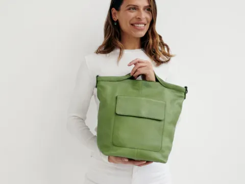 Брендируйте свой стиль: кожаные сумки и упаковка с индивидуальным логотипом.