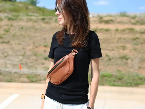 レザーベルトバッグ、ファニーパック 2026 トレンディなレザースタイル ベトナム工場製