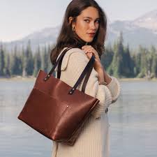 Cost-Effective OEM Leather Bags HECHENG Controls Every Production Step