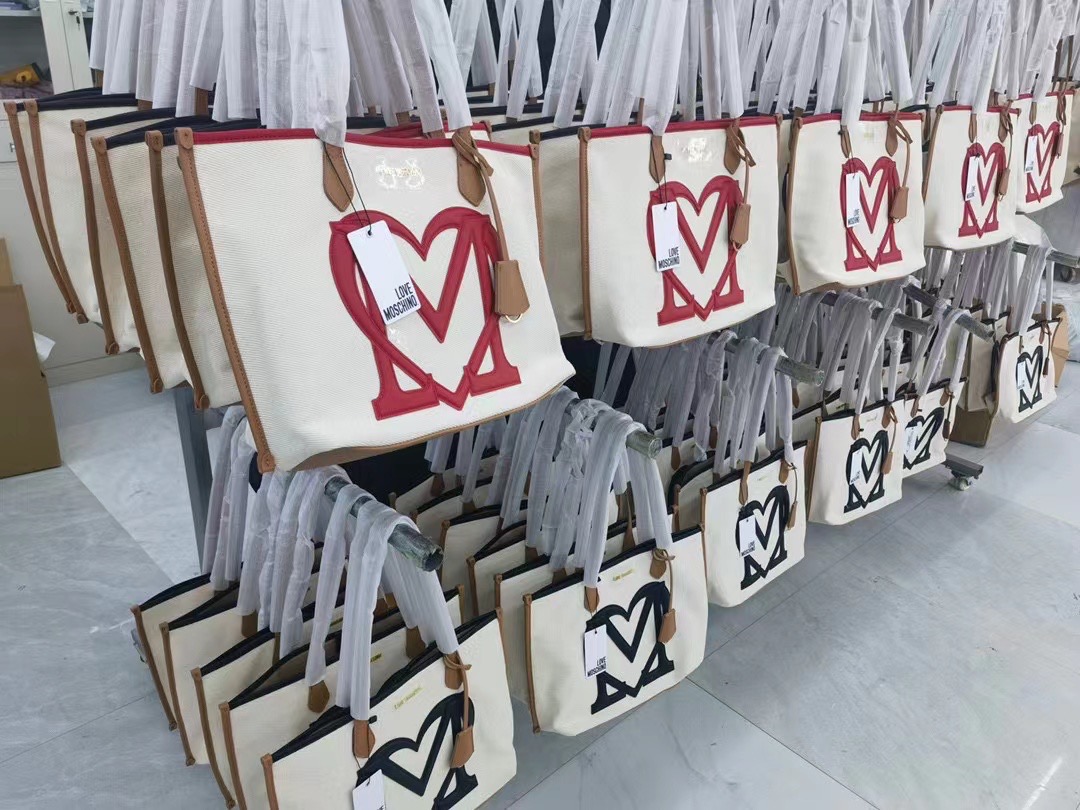leather tote bag