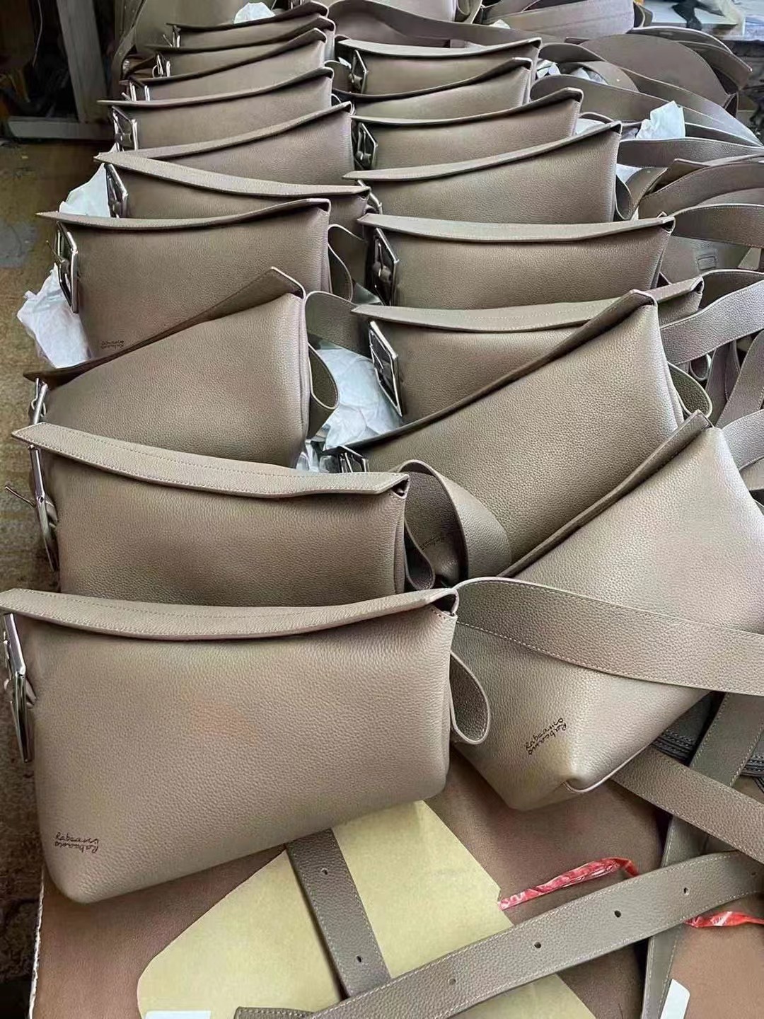 Вьетнамский производитель сумок, работающий по OEM-заказам из кожи и на заказ.