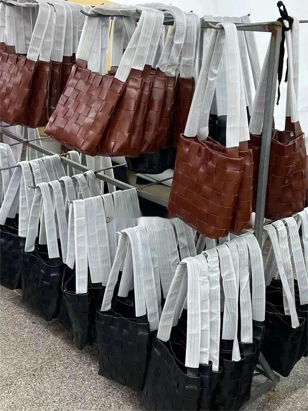 Bolsos de cuero personalizados fabricados en Vietnam para su marca.
