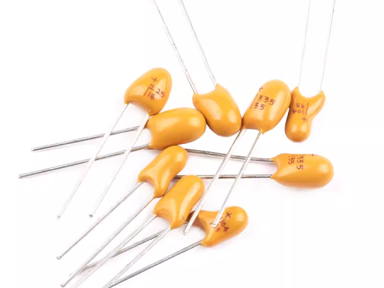 Condensateur au tantale DIP 0,1/0,22/0,33/0,47/1/2,2/3,3/4,7/10/22/47 UF 16/35 v