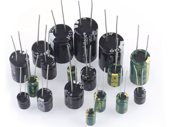 Élément de condensateur électrolytique en aluminium à diffusion directe