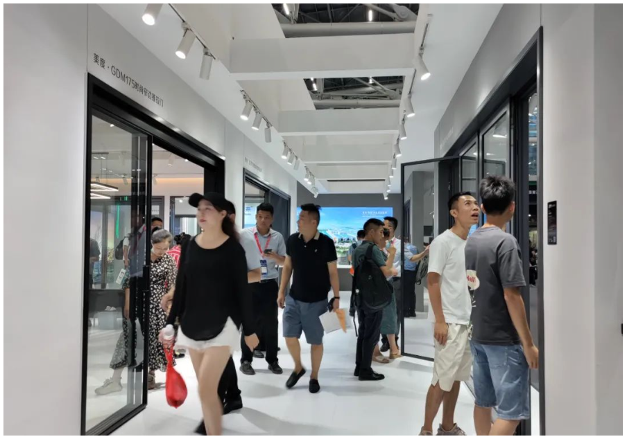 Shanghai Guangzhou Construction Expo Strives Together | Fengaluminum Special Materials High end System Door and Window New Products Attract Attention