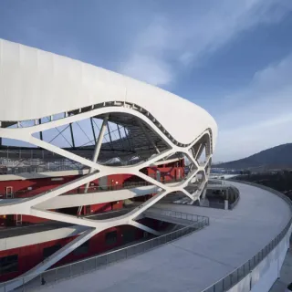 Gran estadio con estructura de acero prefabricada
