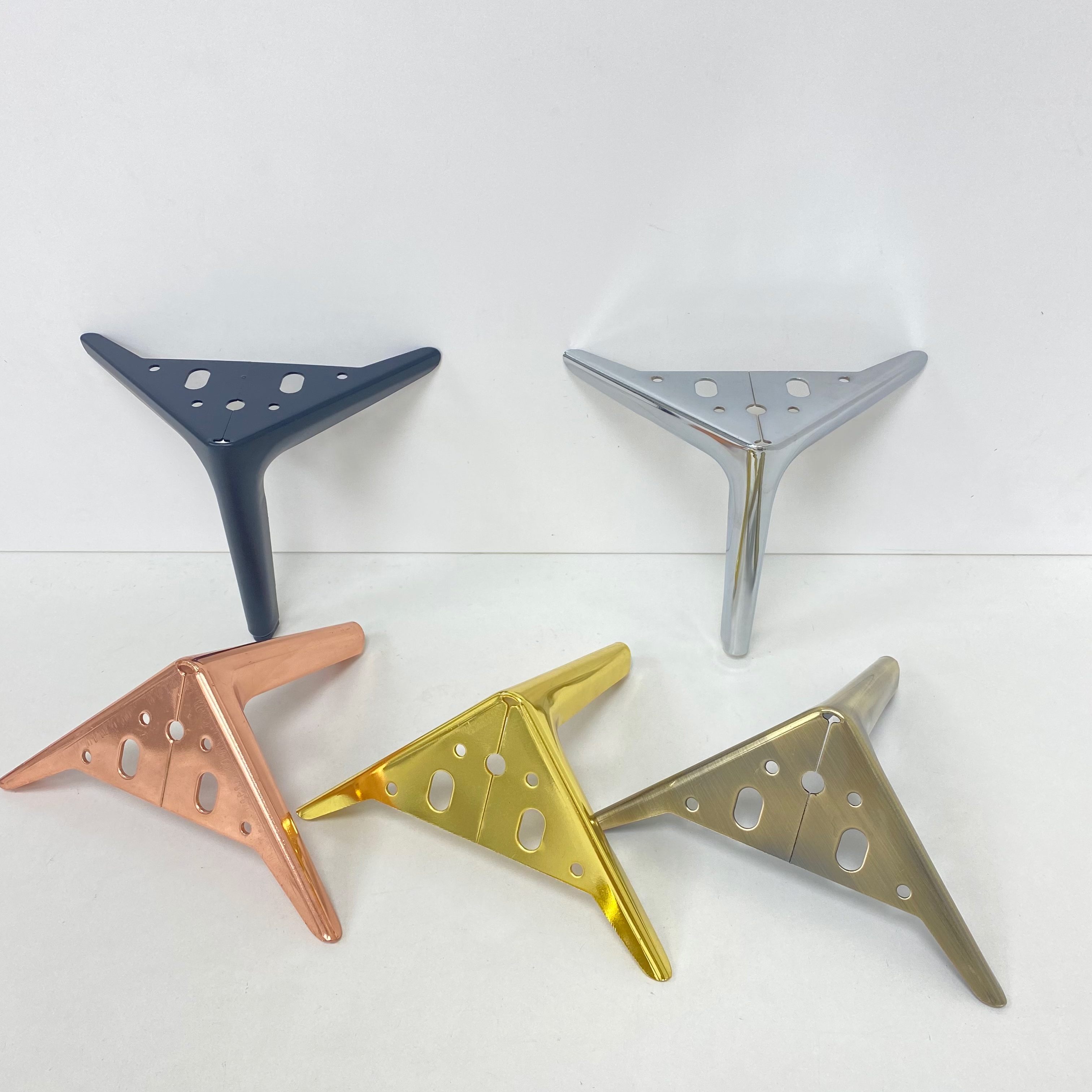 Pies de placa superior triangular de hardware resistente para sofá, sofá, tocador, banco, gabinete