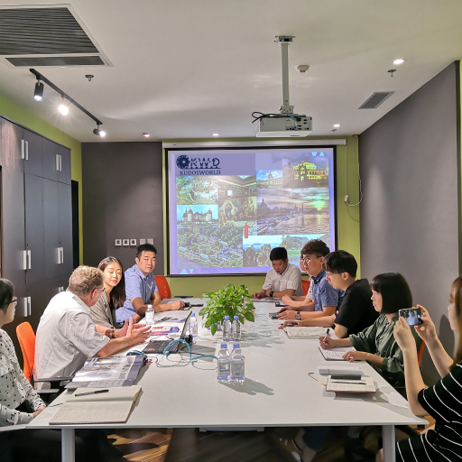 与德国技术人员交流