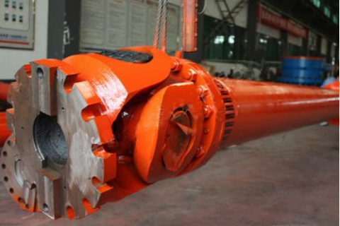 ใช้ การขยาย แขนเสื้อ เพื่อชดเชยการโก่งตัวของแกนทั้งสองของข้อต่ออเนกประสงค์