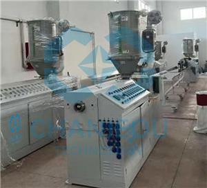 Máquina de extrusión de tiras de aislamiento térmico