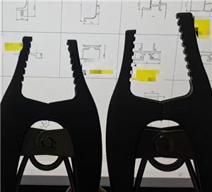 Abrazaderas neumáticas y manuales para anodizado y galvanoplastia de perfiles de aluminio