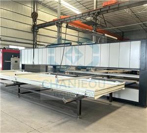 Expediere mașină de finisat aluminiu cu aspect de lemn utilaje pentru proiecte la cheie în Polonia