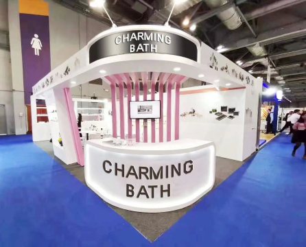 V listopadu uspořádala exkluzivní show na Cosmoprof Asia v Singapuru a zúčastnila se makeupového fóra.