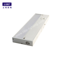 Kierunkowa lub wtykowa oprawa oświetleniowa do szafki