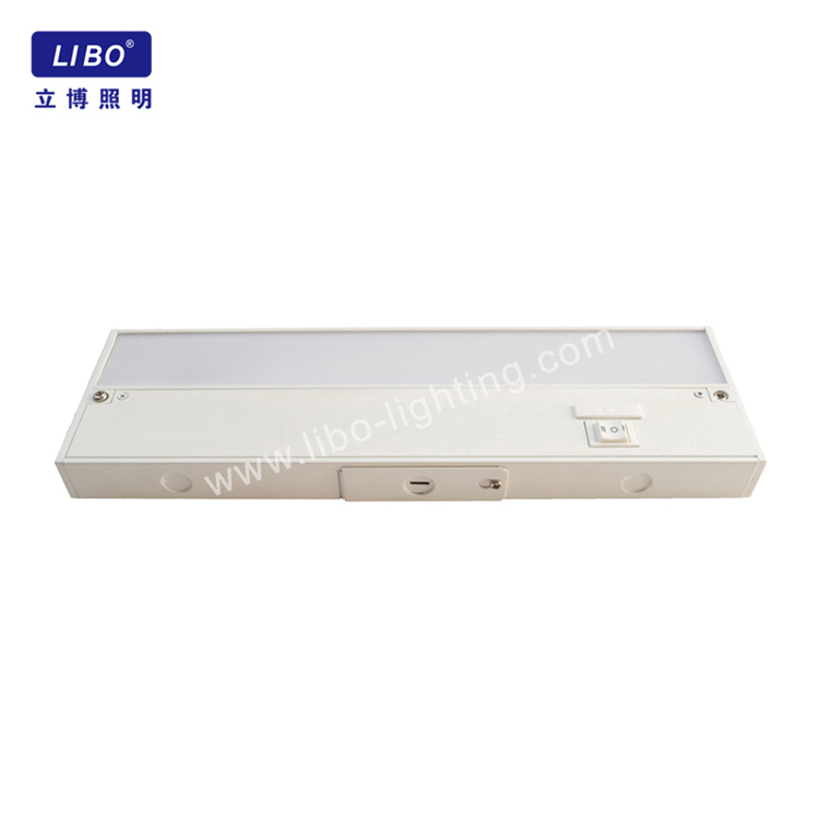 Kierunkowa lub wtykowa oprawa oświetleniowa do szafki