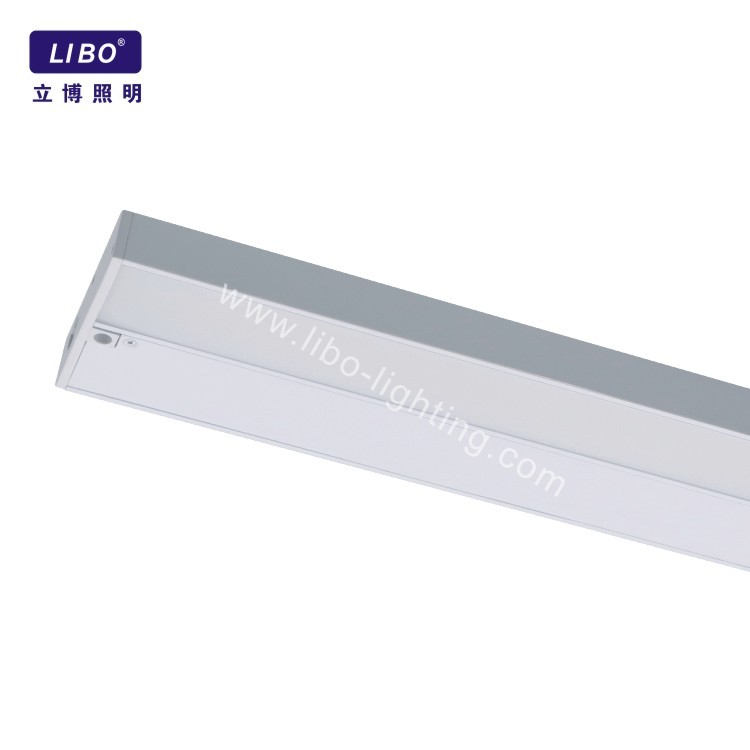 Kierunkowa lub wtykowa oprawa oświetleniowa do szafki