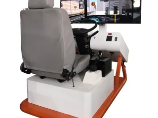 Simulator mengemudi mobil aktif dan pasif