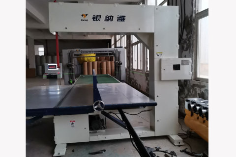 Вертикальная машина для резки пенопласта