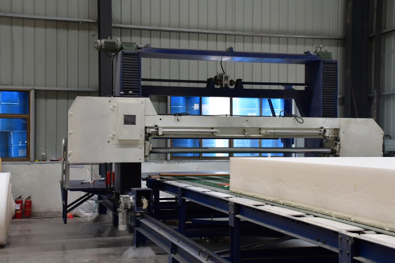 Ленточный тип Длинный пилинг Горизонтальный станок для резки пенопластовых блоков