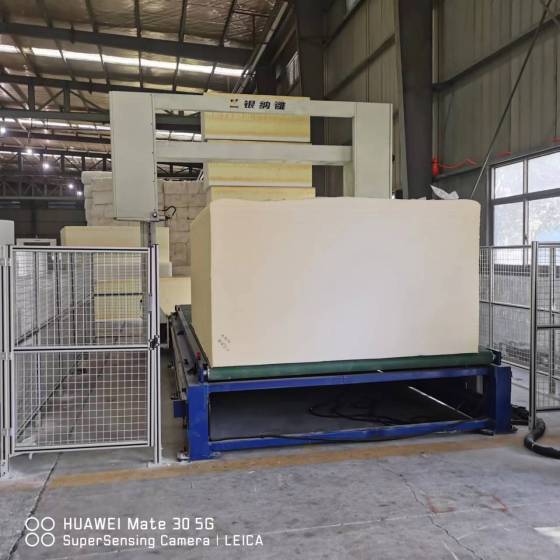 เครื่องตัดบล็อกโฟมชนิดต่อเนื่องแนวนอน