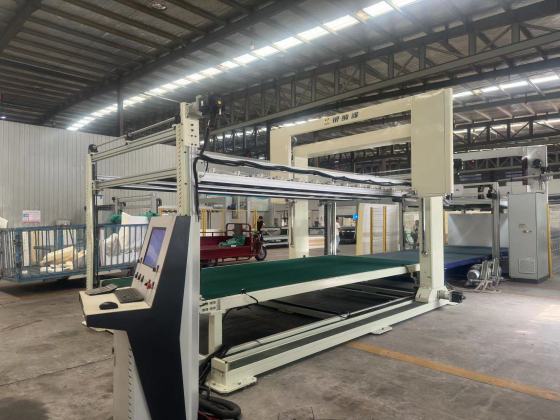 Máy cắt lát xốp lưỡi ngang CNC cách mạng hóa việc cắt chính xác