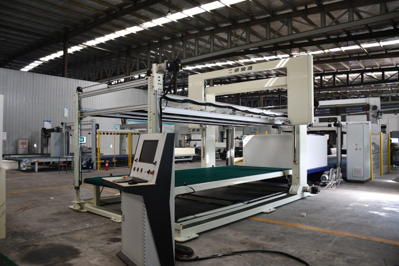 ماكينة قطع الرغوة ذات الشفرة الأفقية المستمرة باستخدام الحاسب الآلي