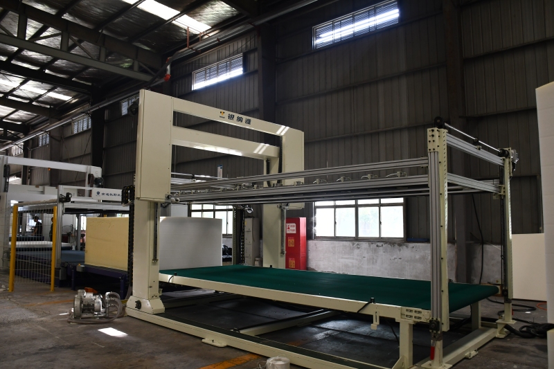 ماكينة قطع الرغوة ذات الشفرة الأفقية المستمرة باستخدام الحاسب الآلي