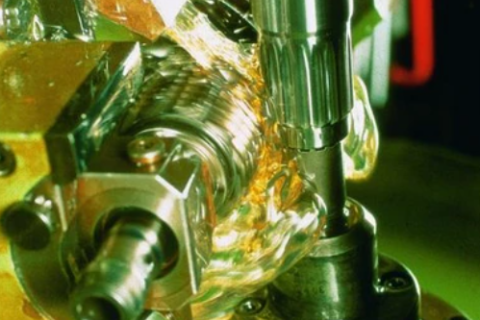 Ce tip de lubrifiant ar trebui să folosesc pentru părțile mobile ale mașinii mele de făcut lumânări?