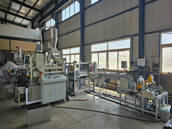 Machine d'extrusion automatique pour bougies funéraires de cimetière