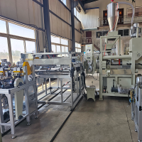 Machine d'extrusion automatique pour bougies funéraires de cimetière